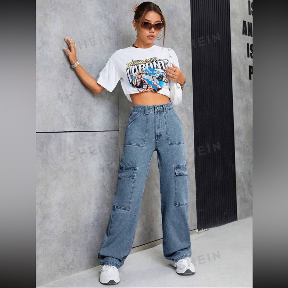 SHEIN Petite Cargo Jeans - Medium Wash Size 6